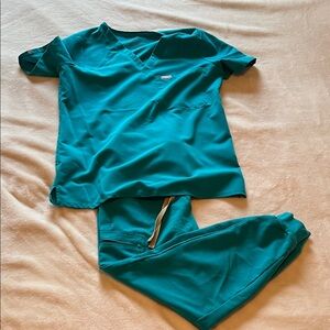 Figs Women's Aqua Scrub Set